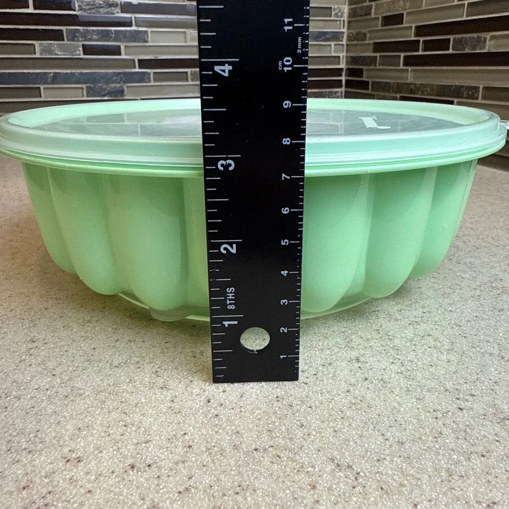 Tupperware vintage jello